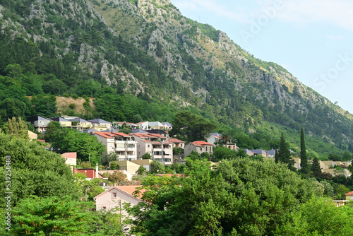 Valokuvatapetti Houses on the hillside in the picturesque town of Kotor
