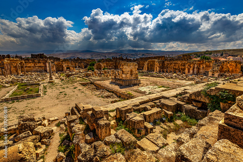 Obraz na płótnie Lebanon. Baalbek (UNESCO World Heritage Site), ancient Heliopolis in Greek and Roman period. The Great Court of the Temple of Jupiter w salonie