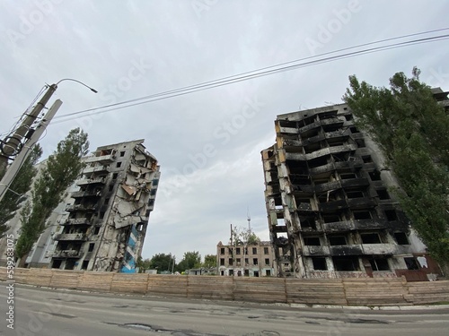 Fotografia, Obraz Destroyed and damaged residential buildings in Borodyanka after Russia's invasio