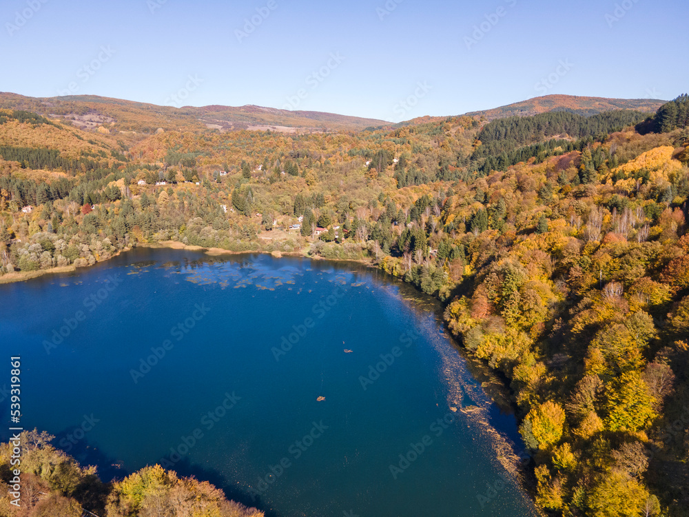 Obraz premium Aerial Autumn view of Pasarel reservoir, Bulgaria