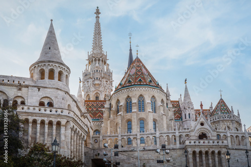 Foto Fishermans Bastion and Matthias Church - Budapest, Hungary