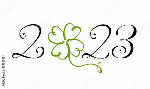 2023 - Kalligraphische Jahreszahl mit stilisiertem Kleeblatt