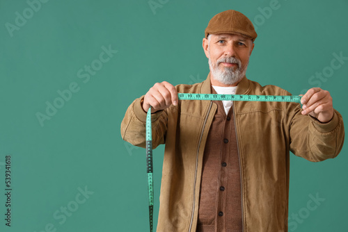 Mature fashion designer wit...