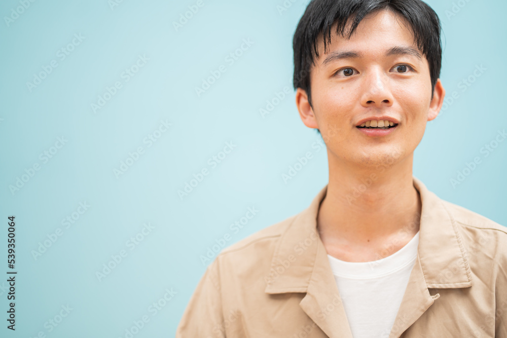 笑顔が素敵な若い日本人男性 Stock Photo | Adobe Stock