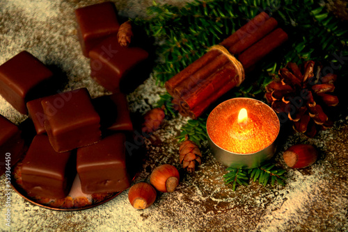 domisteine Domino Steine Dominosteine Praline Weihnachtsgebäck isoliert 