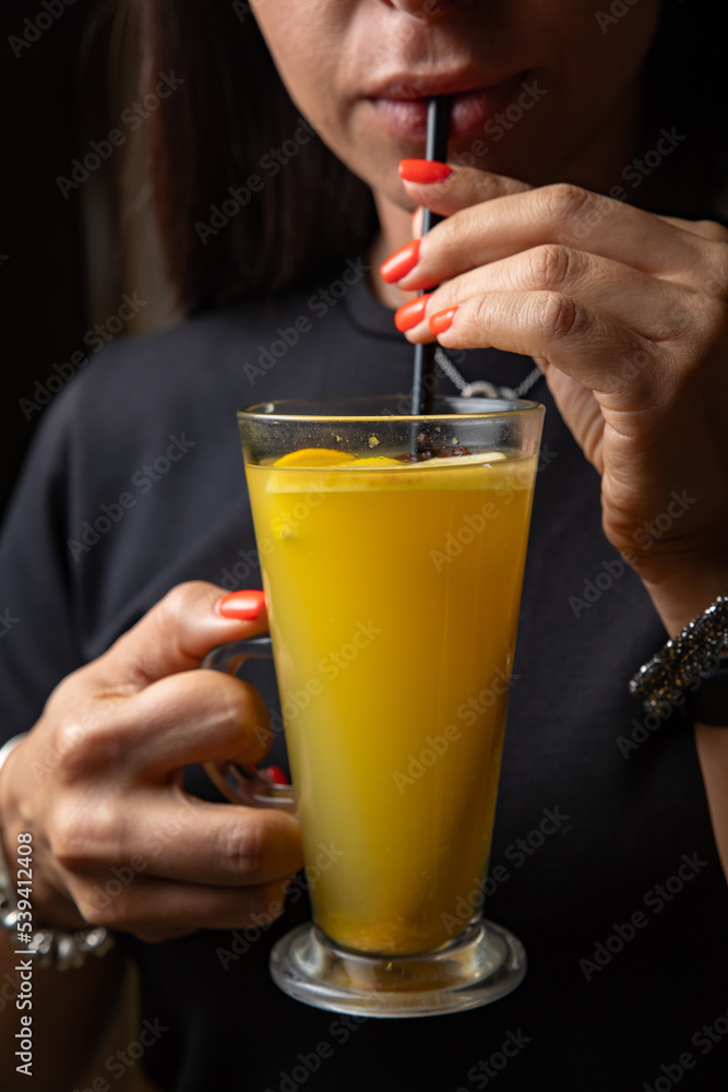 warm alcoholic cocktail based on wine and spices
warm alcoholic cocktail based on wine and spices