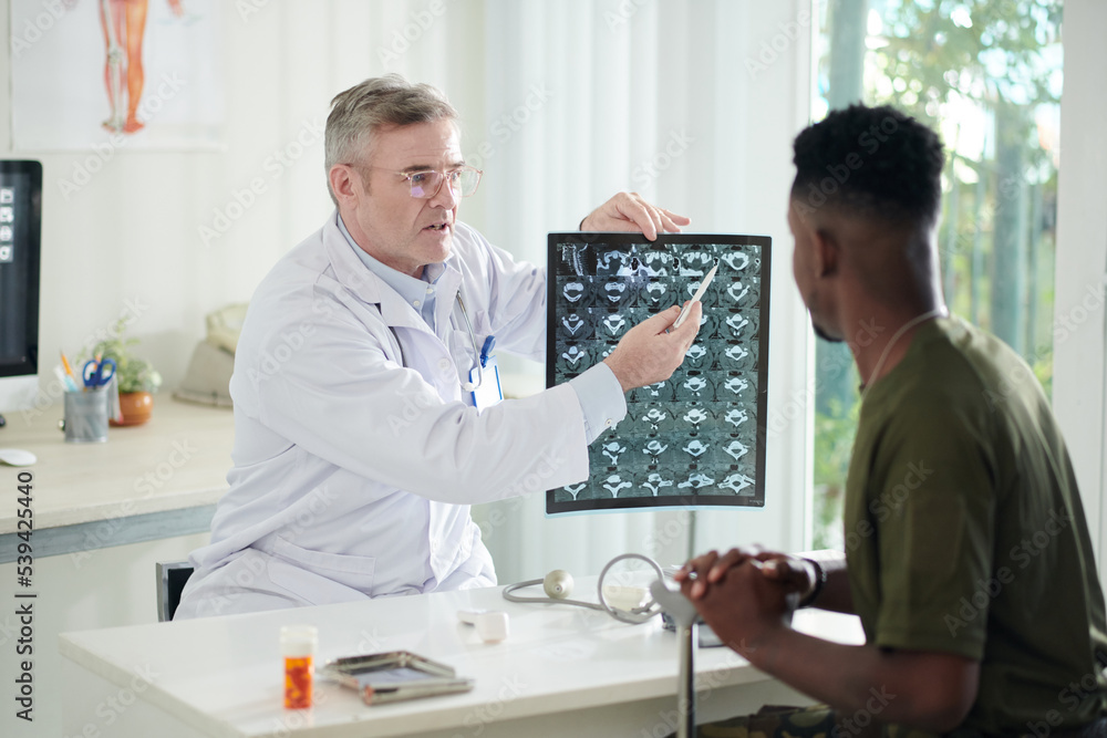 Obraz premium Emotional Doctor Talking to Ex-soldier