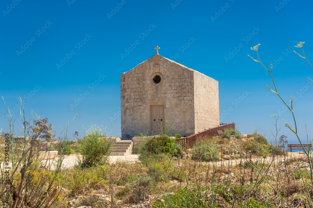 Fototapeta premium The Chapel of St. Mary Magdalene at Malta's Dingli Cliffs