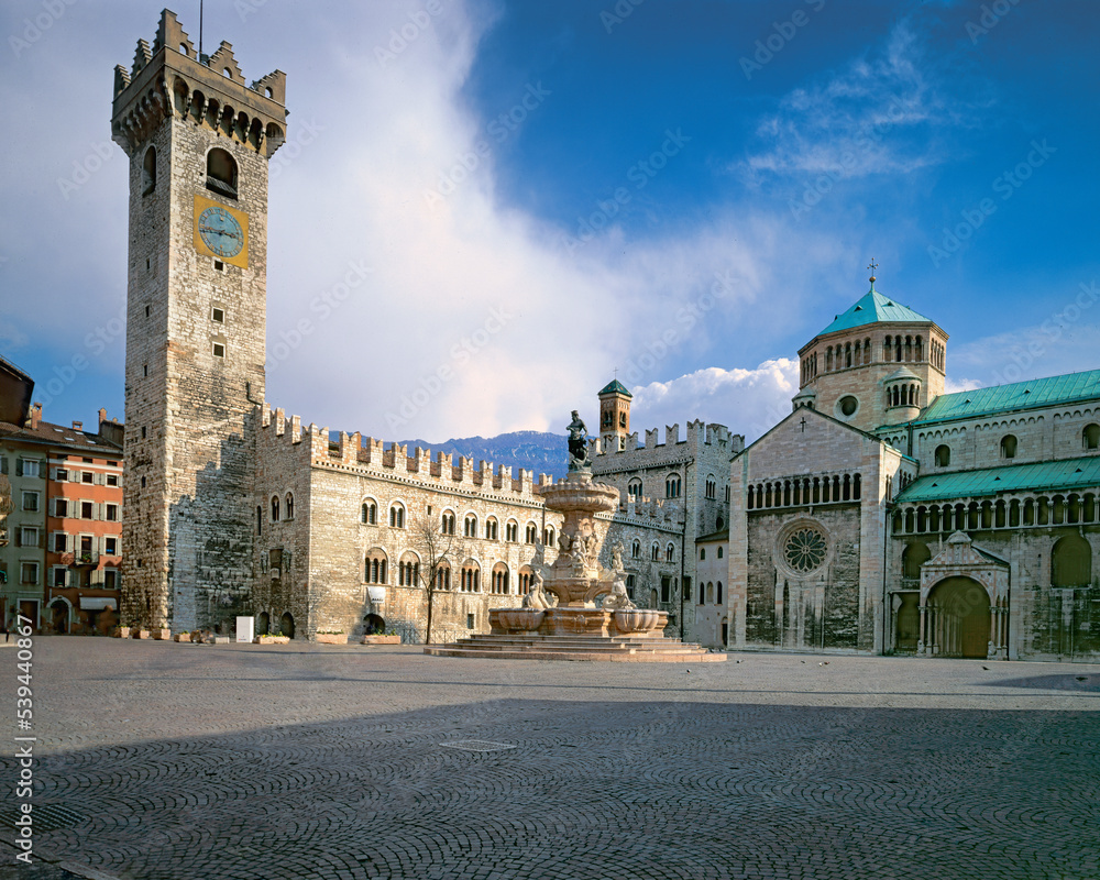 Trento.Il Palazzo Pretorio, sede del Museo Diocesano Tridentino, e la cattedrale - Museo Diocesano Tridentino

