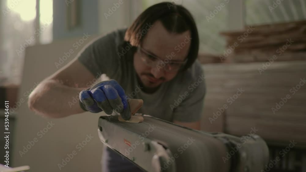 The carpenter is engaged in the manufacture of wooden toys, the grinding process. The carpenter is engaged in the manufacture of wooden toys, the grinding process.
