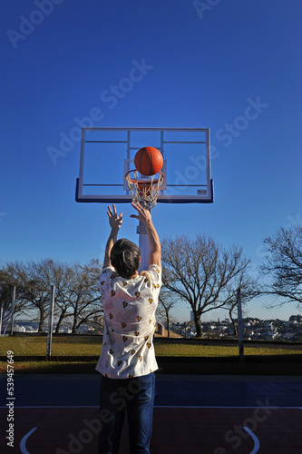 jogando basquete esporte  photo