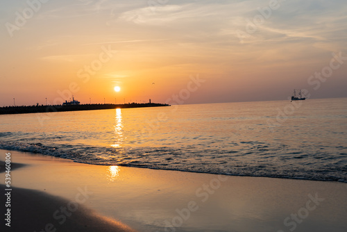 Obraz na płótnie Sonnenuntergang in Polen in Kolberg.
Polnische Ostsee , Sommer 2022 w salonie