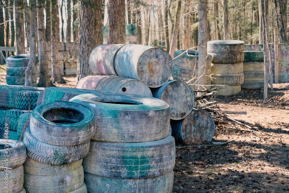 Φωτογραφία Walls of tires in the woods, paintball arena