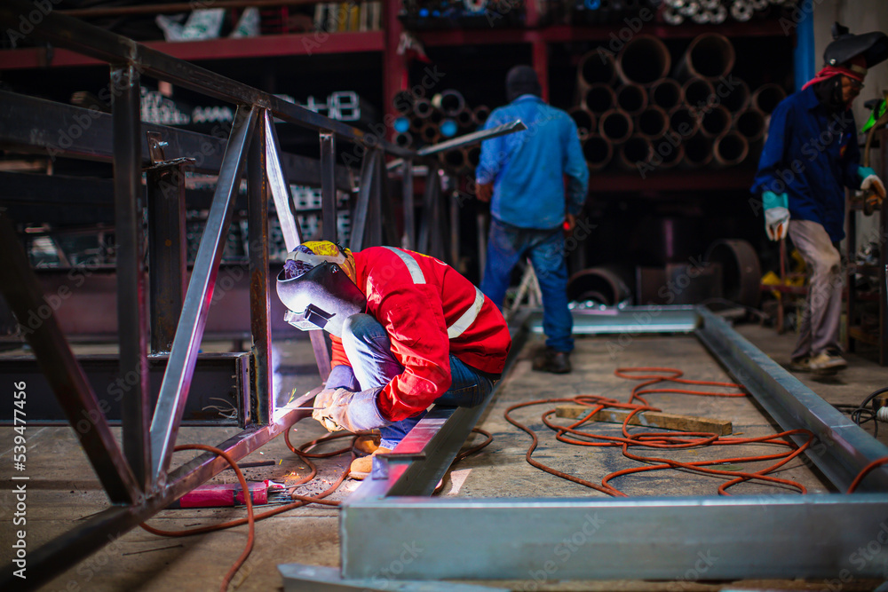 Obraz premium Welding male worker metal steel is part of beam structure