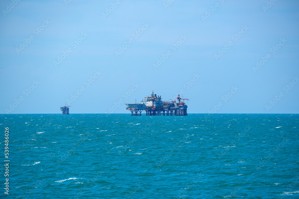 Oil or gas drilling platform