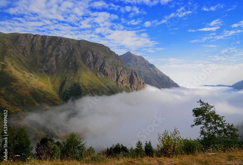 La vallée d'Ax-les-Thermes sous les nuages