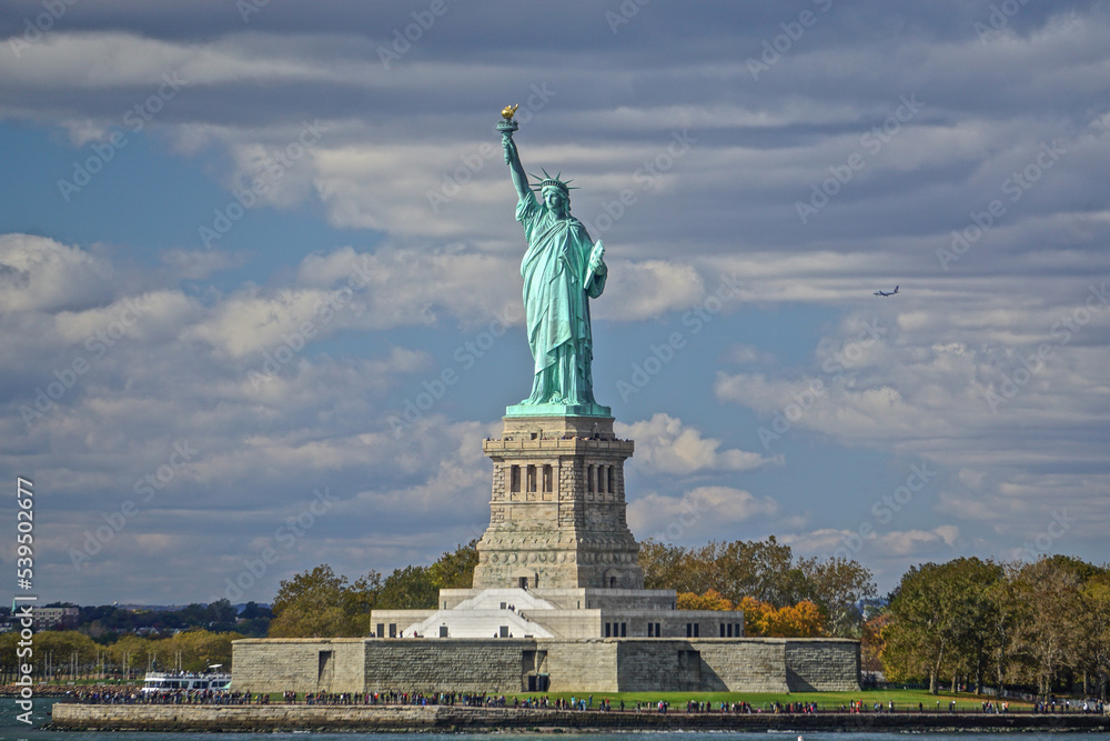 Obraz premium The Statue of Liberty on Liberty Island in New York Harbor. A gift from the people of France to the people of the United States. Designed by Frédéric Auguste Bartholdi and built by Gustave Eiffel.
