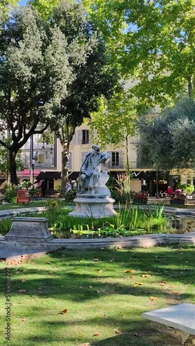 Statue d'Alphonse Daudet à Nîmes (Gard/France) photo