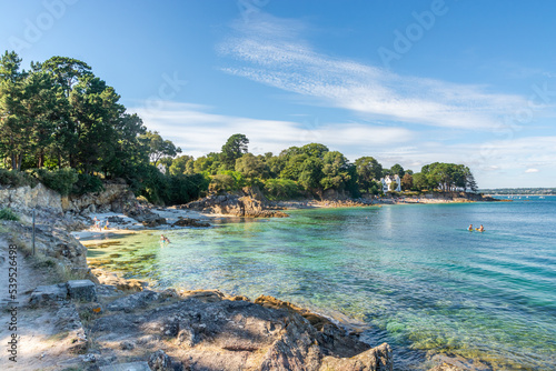 un bleu turquoise au bord du GR34 à Fouesnant