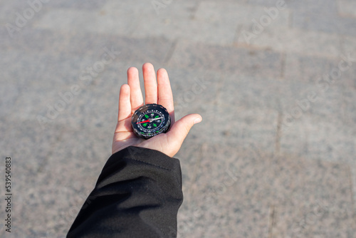 Obraz na płótnie The compass in your hand points the direction