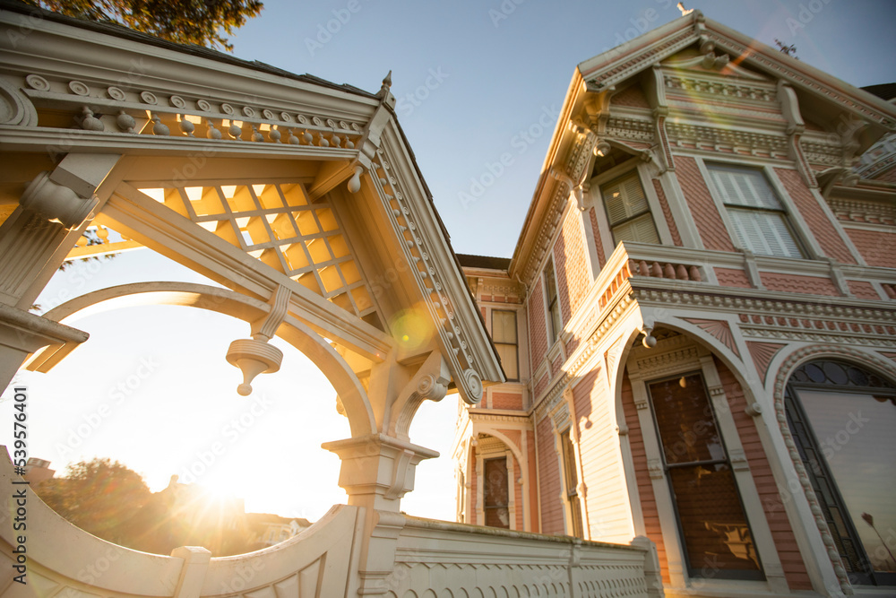 Sunset view of a row of historic Victorian homes in downtown Eureka, California, USA. - obrazy, fototapety, plakaty 