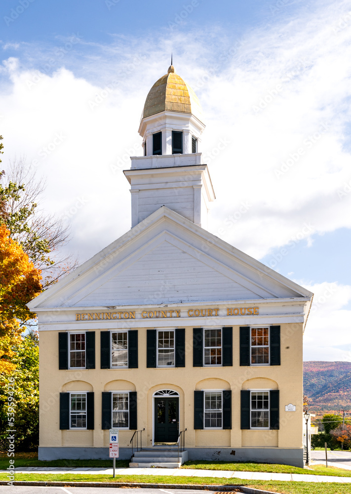 Fotka „Manchester, VT - USA - Oct 9, 2022 Vertical Image Of The Iconic ...