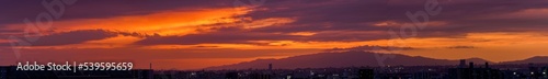 六甲山と市街地の夕焼けパノラマ情景＠大阪