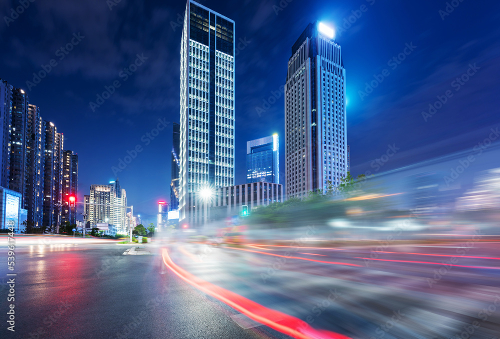 Obraz premium the light trails on the modern building background in shanghai china.