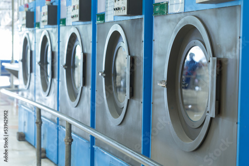 Washing machine in the dry cleaning industry