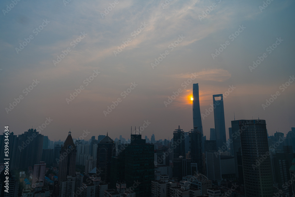 Fototapeta premium 大都会の夕暮れ