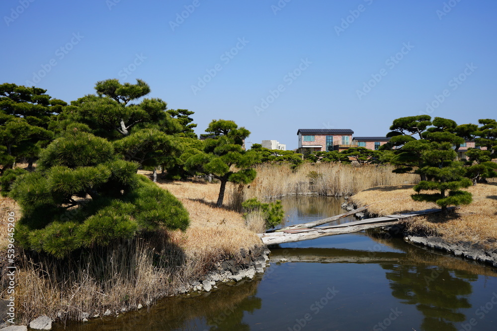 fine houses at lakeside