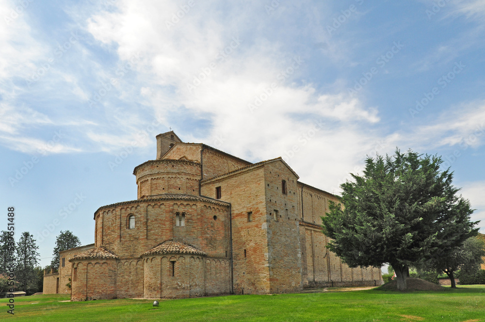 La basilica della Santissima Annunziata o basilica di Santa Maria a Piè di Chienti, Montecosaro - Macerata nelle Marche	