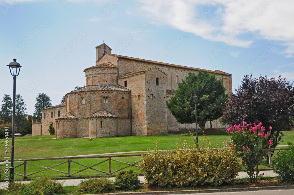 La basilica della Santissima Annunziata o basilica di Santa Maria a Piè di Chienti, Montecosaro - Macerata nelle Marche	