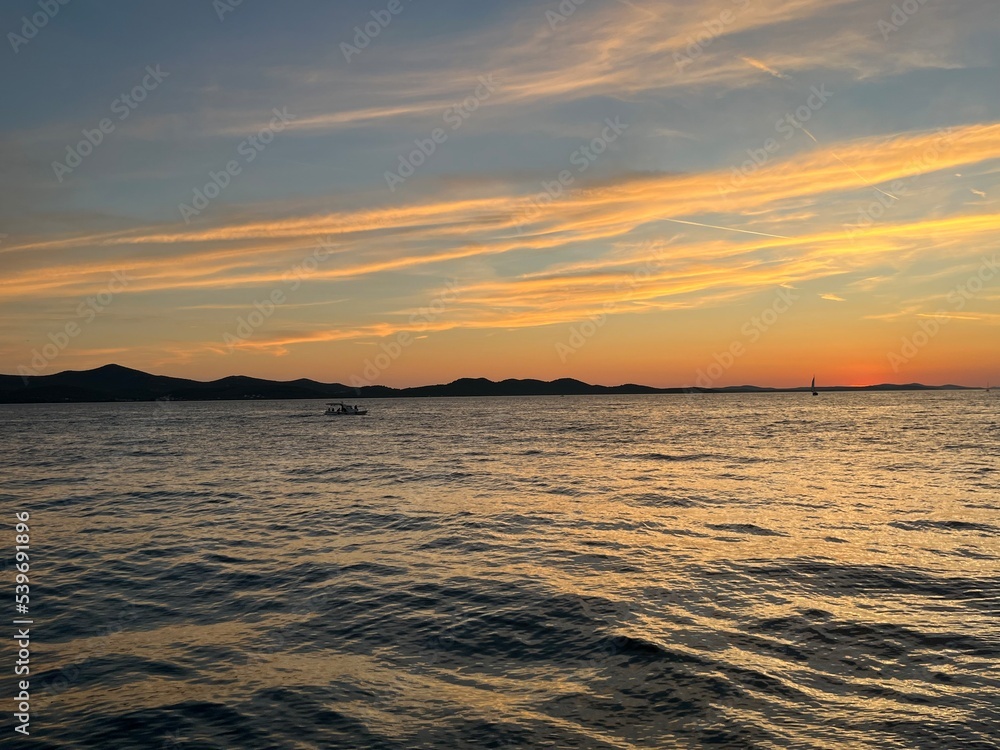 Obraz premium Beautiful orange sunset at the sea, natural colors, seascape background