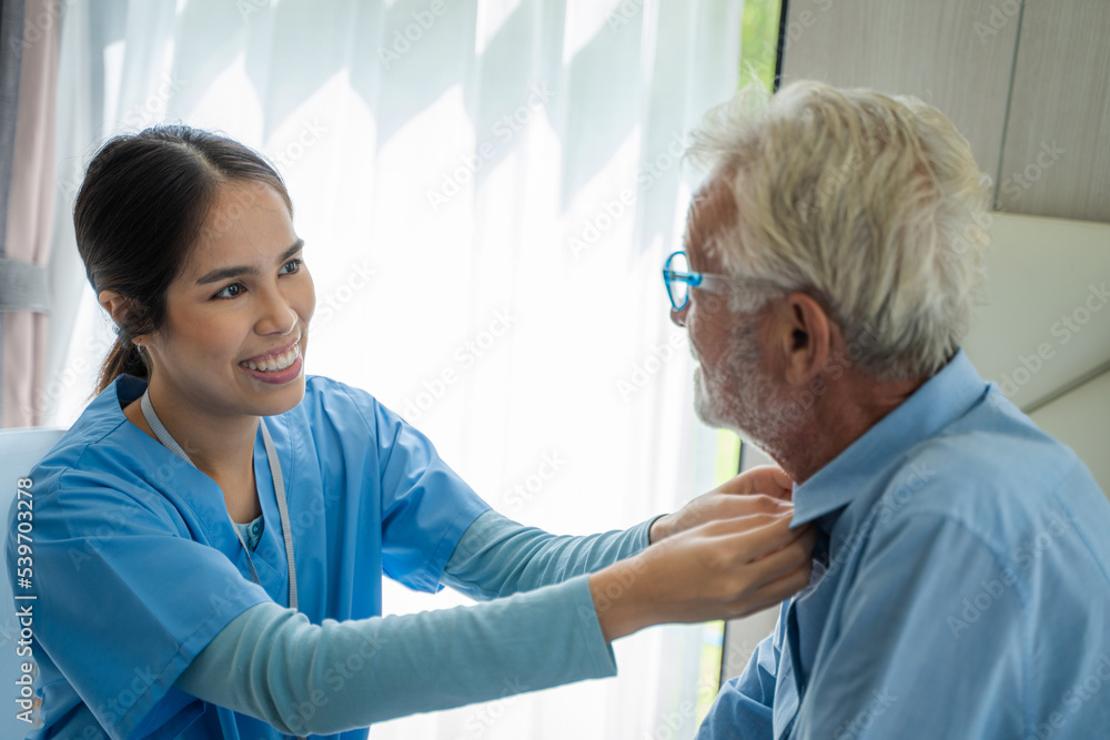 Obraz premium Nurse take care elderly man,Nurse talk support male senior patient,Healthcare concept.