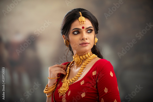 Canvas Print Pretty Indian young Hindu Bride portrait in studio light.