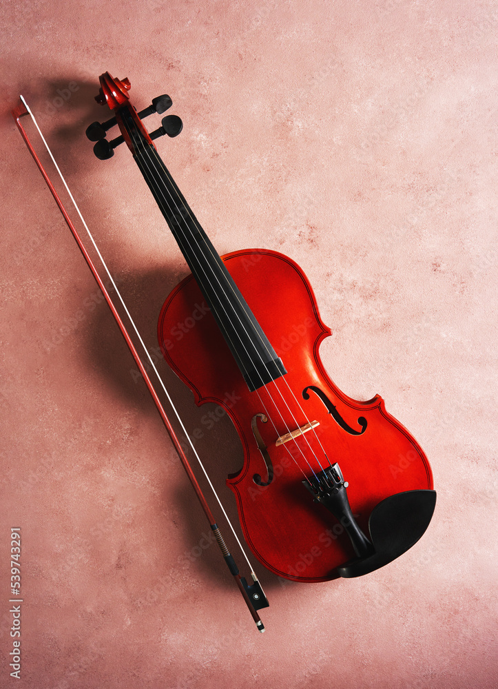 Fototapeta premium violin on pink background studio shot