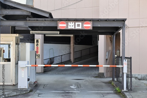 立体駐車場出口