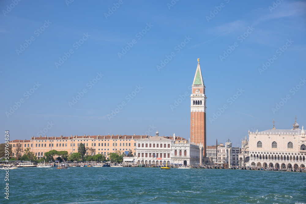 vista de la plaza San Marco y palacio ducal desde San Giorgio 