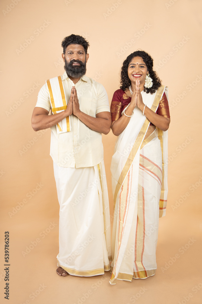 25+ Poses for South Indian Wedding Couples | Wedding couple poses, Indian  wedding poses, Marriage photoshoot