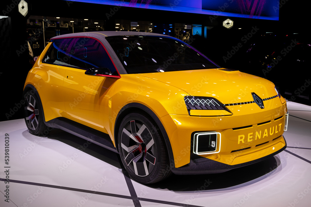 New Renault vehicles in stock - Renault