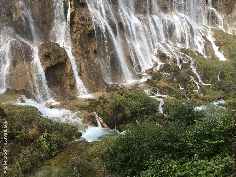 Obraz premium Chutes d'eau au parc de Jiuzhaiguo en Chine