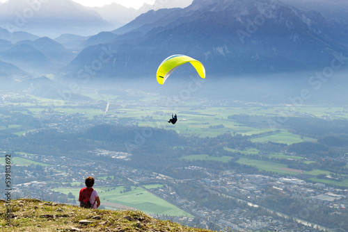 Paragleiter im Herbst über Salzburg photo