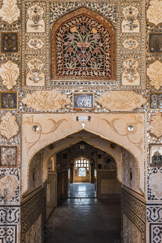 Detail and close-up view of the exquisite architectural work on the walls of the amber palace in Jaipur.