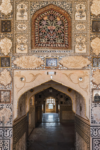 Photography Detail and close-up view of the exquisite architectural work on the walls of the amber palace in Jaipur