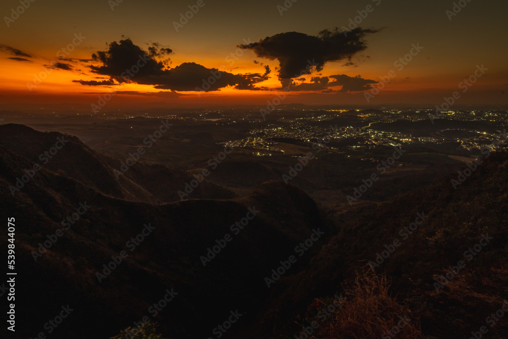 Obraz premium sunset at Serra do Rola Moça, in the city of Belo Horizonte, State of Minas Gerais, Brazil