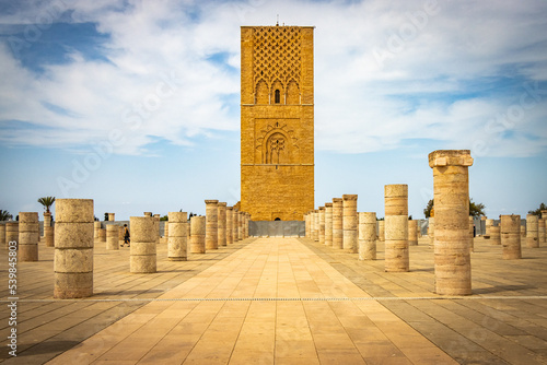 Photo minaret of the mosque, hassan tower, rabat, morocco, north africa, columns,