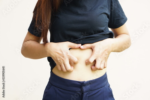 Asian women have an itchy stomach..