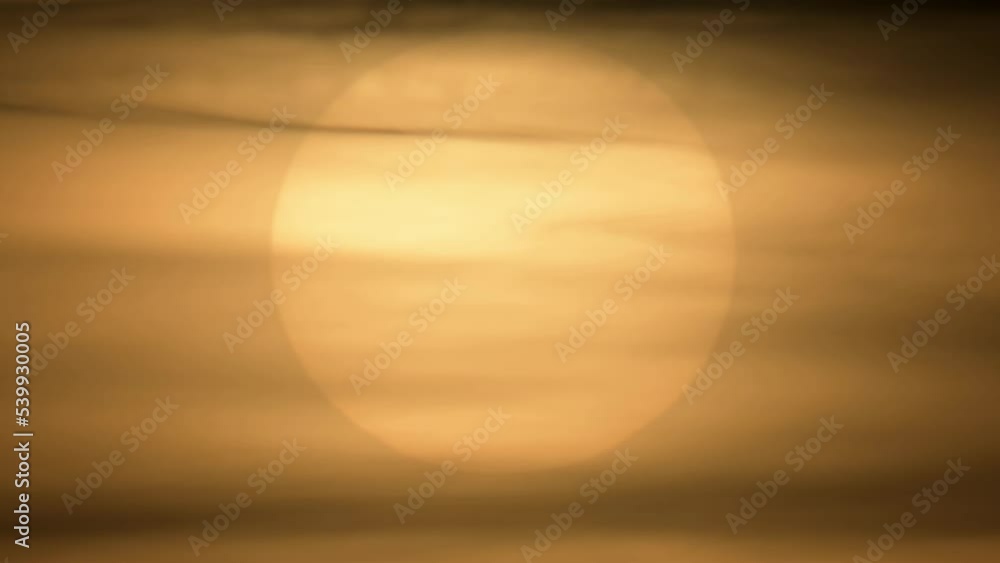 The big sun behind the clouds, time lapse.
The big sun behind the clouds, time lapse.