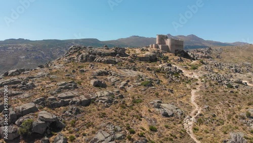 Vista de dron del castillo de Aunqueospese, con la sierra de Gredos al fondo, en la provincia de Ávila, España photo